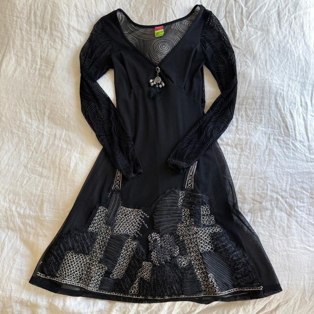 Beautiful rare save the queen dress